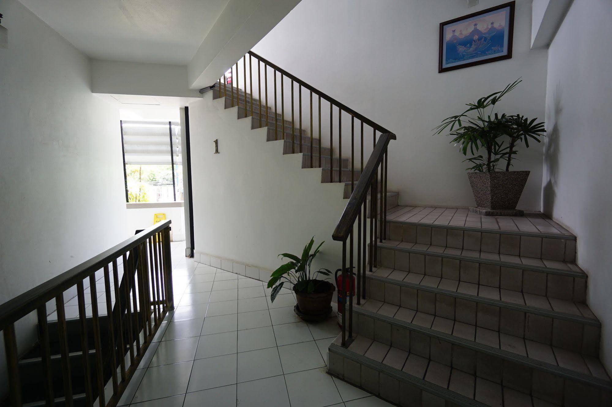The Auto Place Phuket Exterior foto